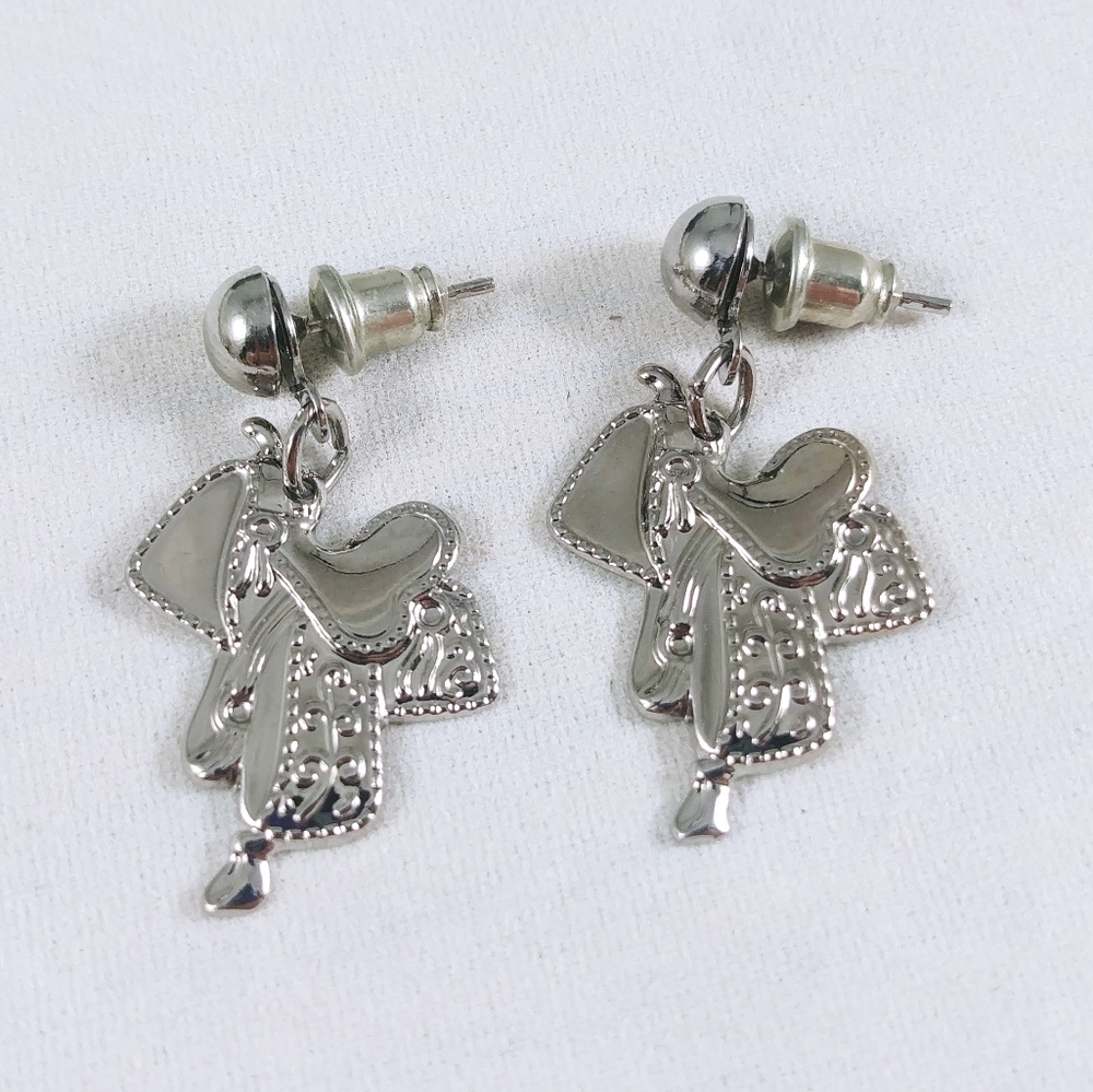 Silvertone saddle earrings
